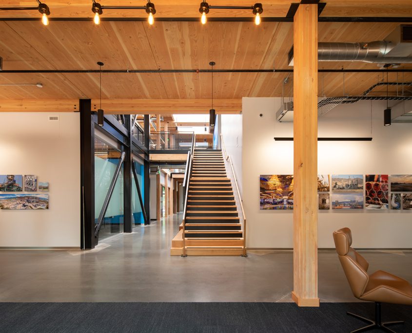 AM_HarderHQ_Interior_QuantaCollectiv-24_small Mass timber office interior